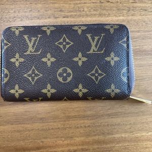 SOLD❌❌❌Louis Vuitton old model zippy wallet